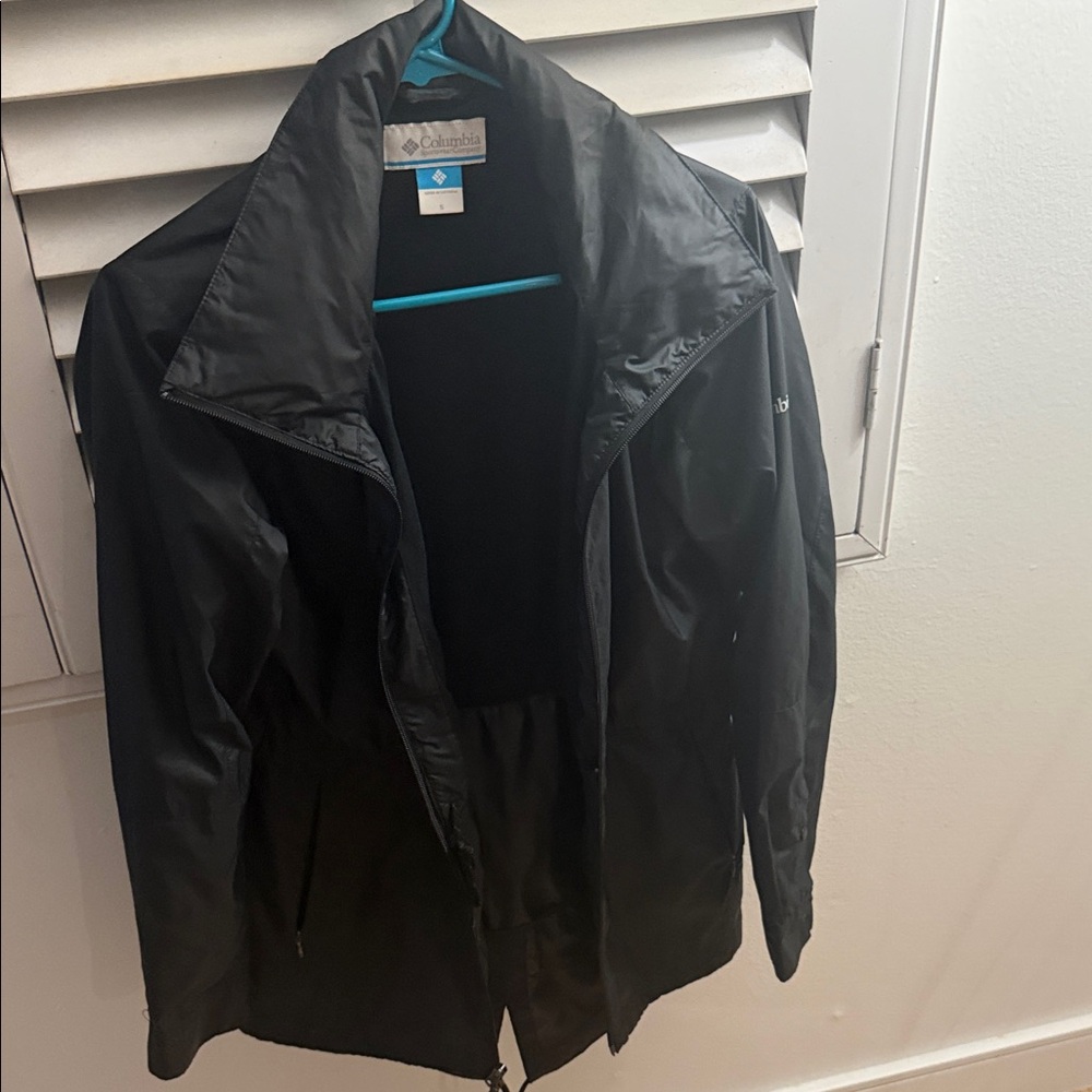 Columbia Women’s Black Raincoat